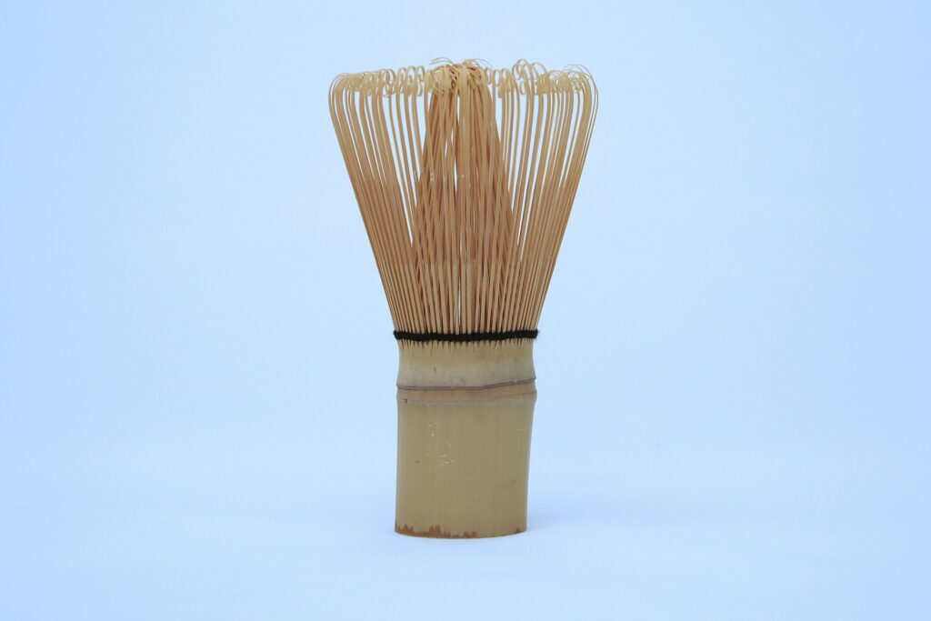 未使用の高山茶せん。買取査定で評価されやすい状態と形状を持つ茶道具の代表的アイテム